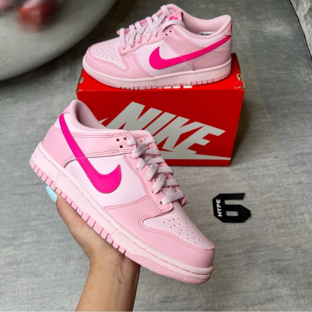Triple pink Nike dunks